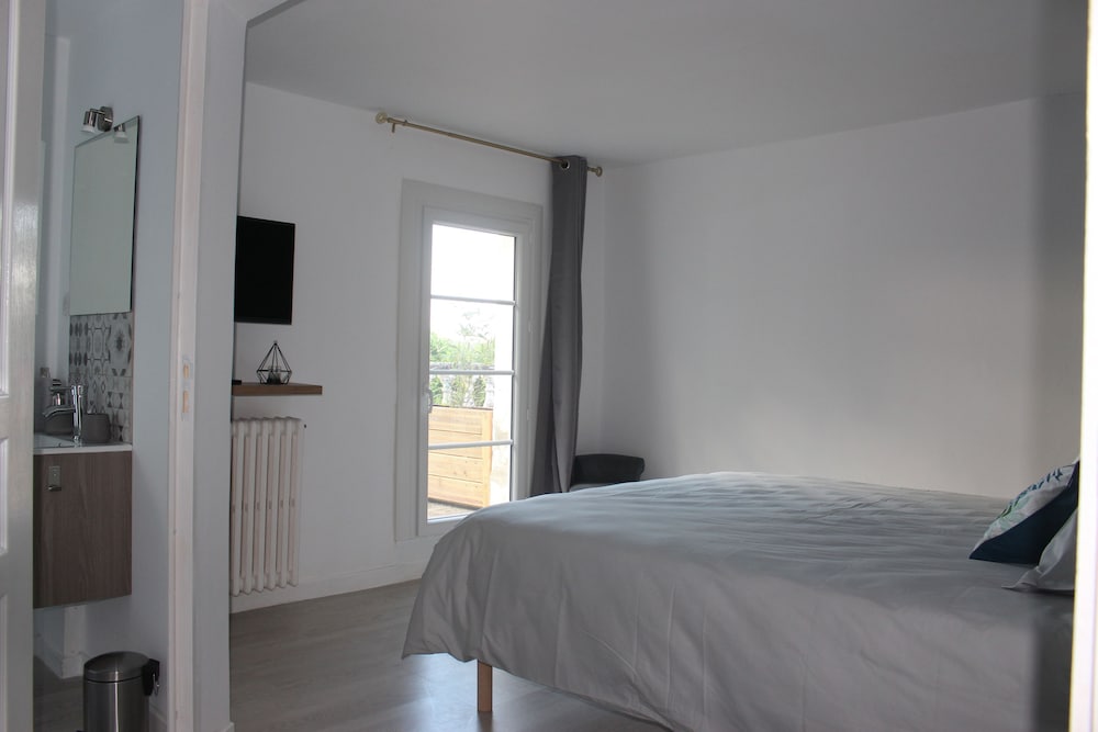 Double Room, Terrace (Syrah) - Photo 9