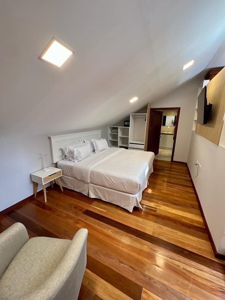 Classic Apartment photo 2