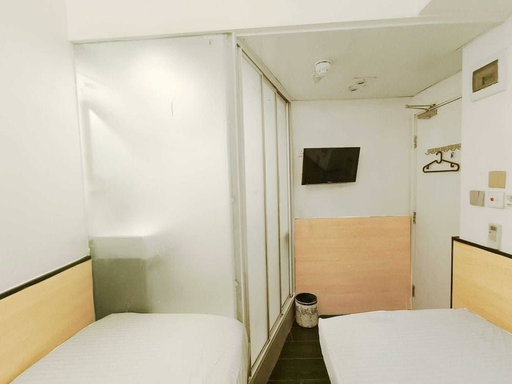 Standard Twin Room - Photo 14
