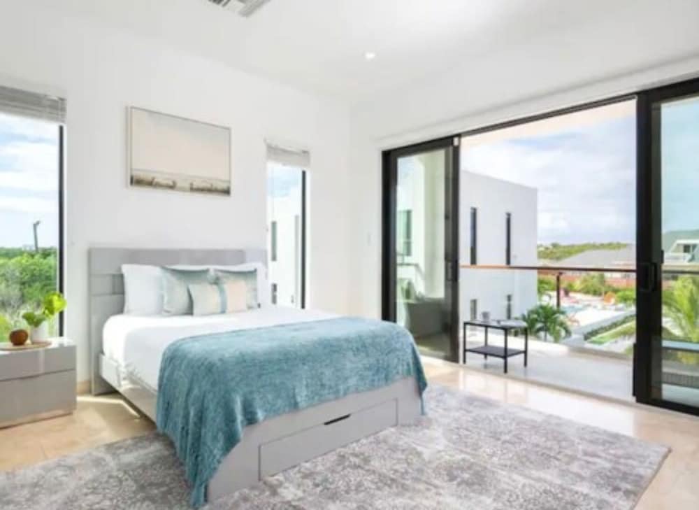 Basic Villa photo 2