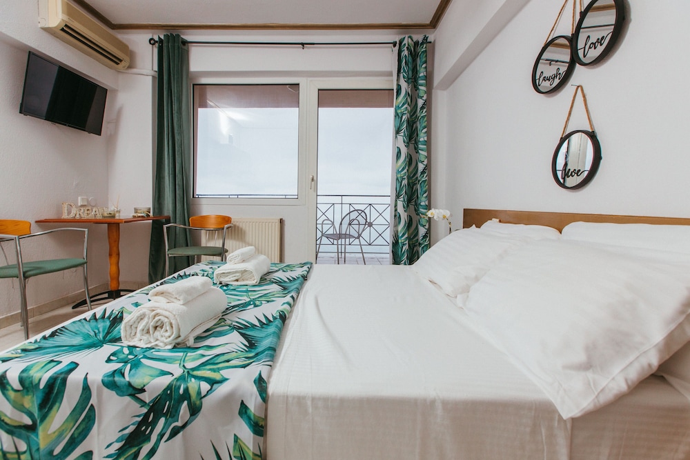 Panoramic Triple Room, 1 Queen Bed with Sofa bed, Ocean View photo 1