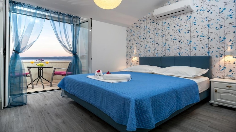 Apartment (2 Bedroom Apt with Terrace n Sea View) photo 2