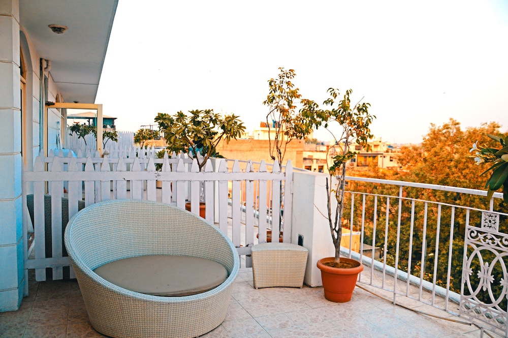 Suite with Airport Pickup thumbnail 5