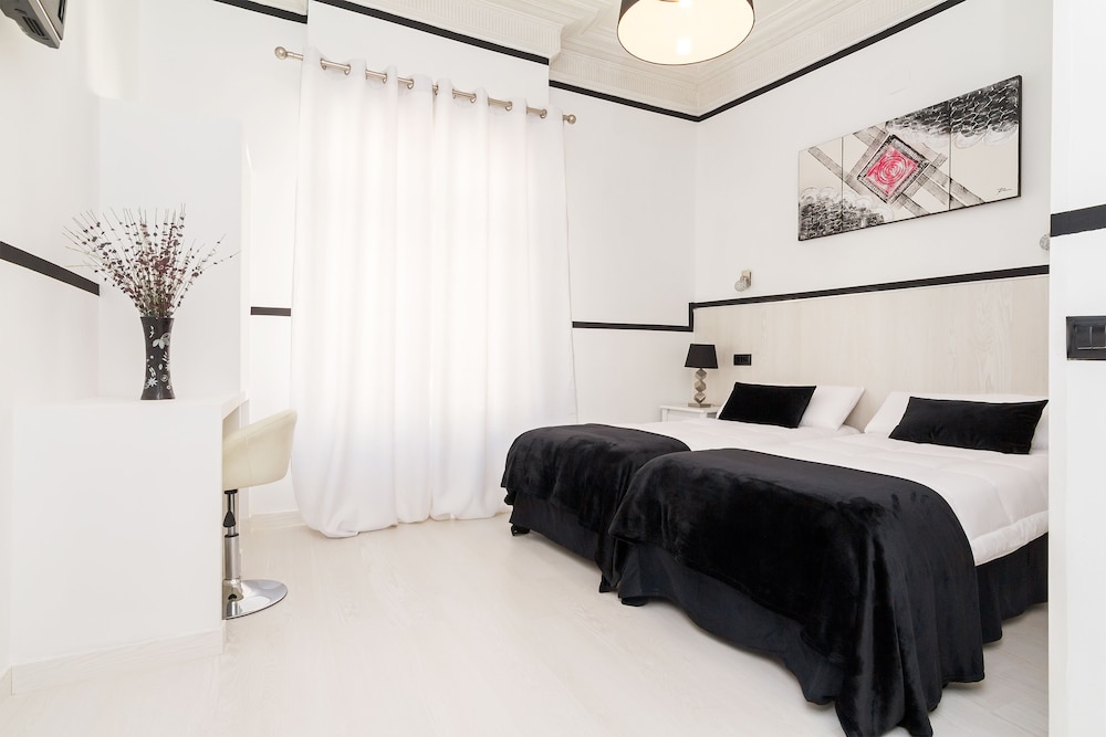 Twin Room, 1 Bedroom, Courtyard Area photo 3