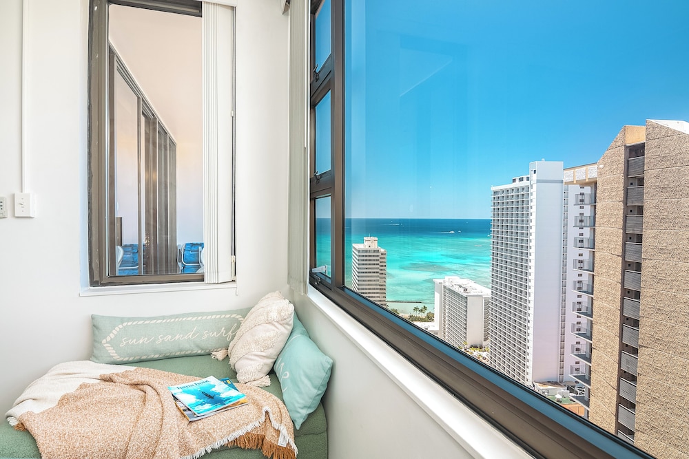 Premium Remodeled Condo with Ocean View and Parking: Premium Apartment, 1 Queen Bed with Sofa bed, Ocean View (0161) photo