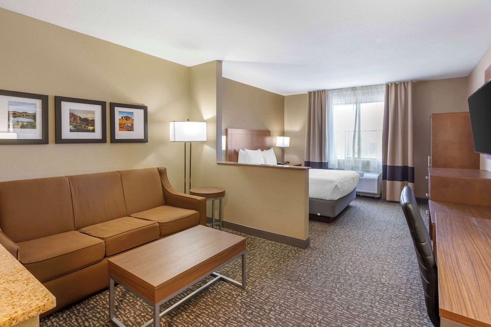 Suite, 1 Queen Bed, Accessible, Bathtub (with Sofabed) - Photo 2