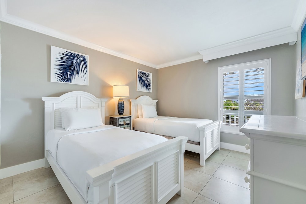 One Bedroom Beach Villa Deluxe photo 2