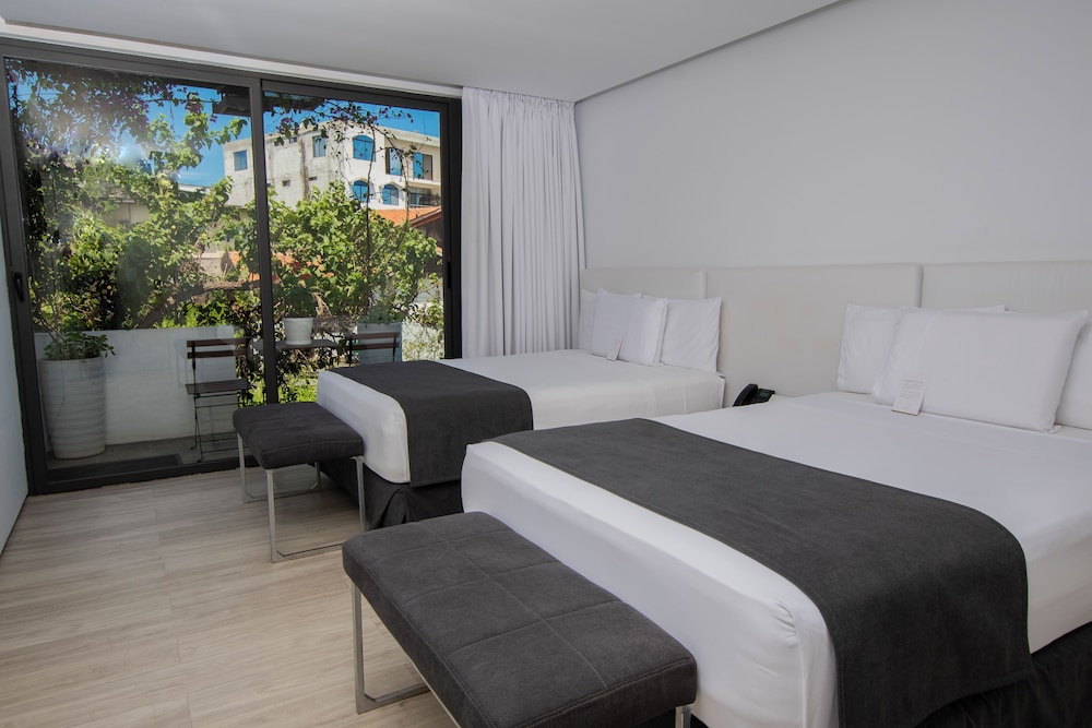 Deluxe Room, 2 Queen Beds, Balcony photo 1