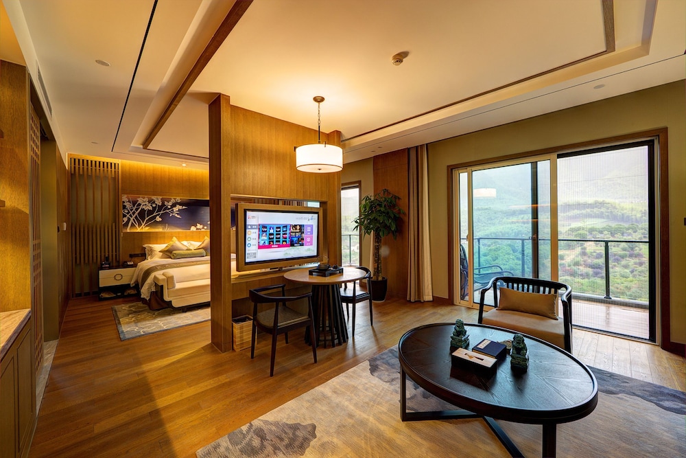Deluxe Suite photo 3