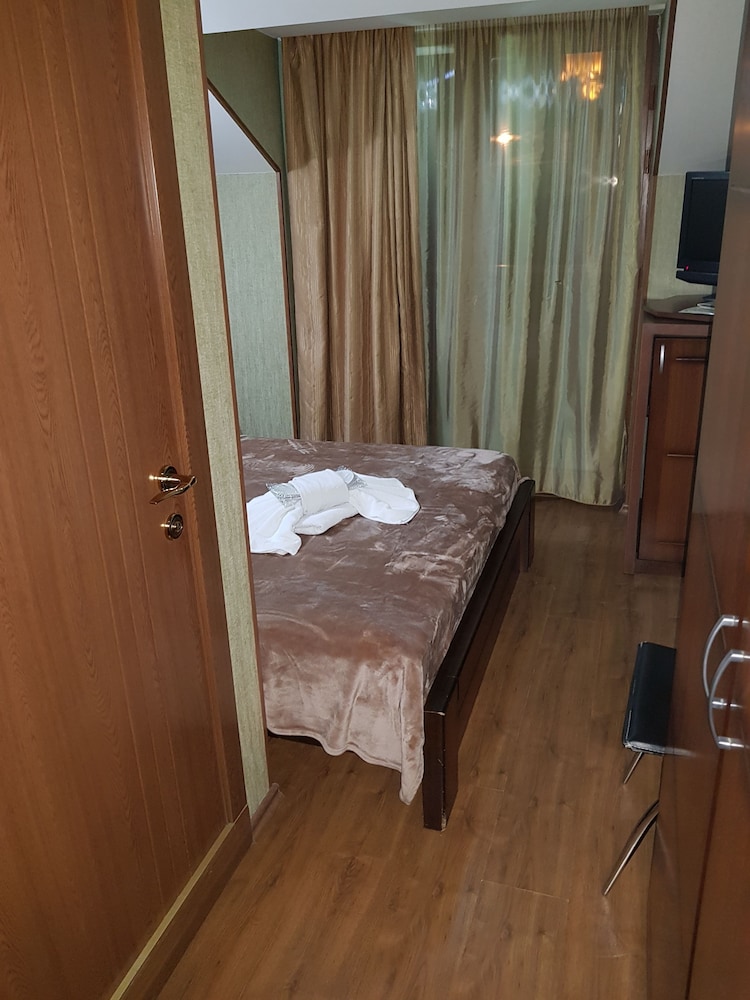 Classic Single Room, 1 Large Twin Bed, Garden View photo 2