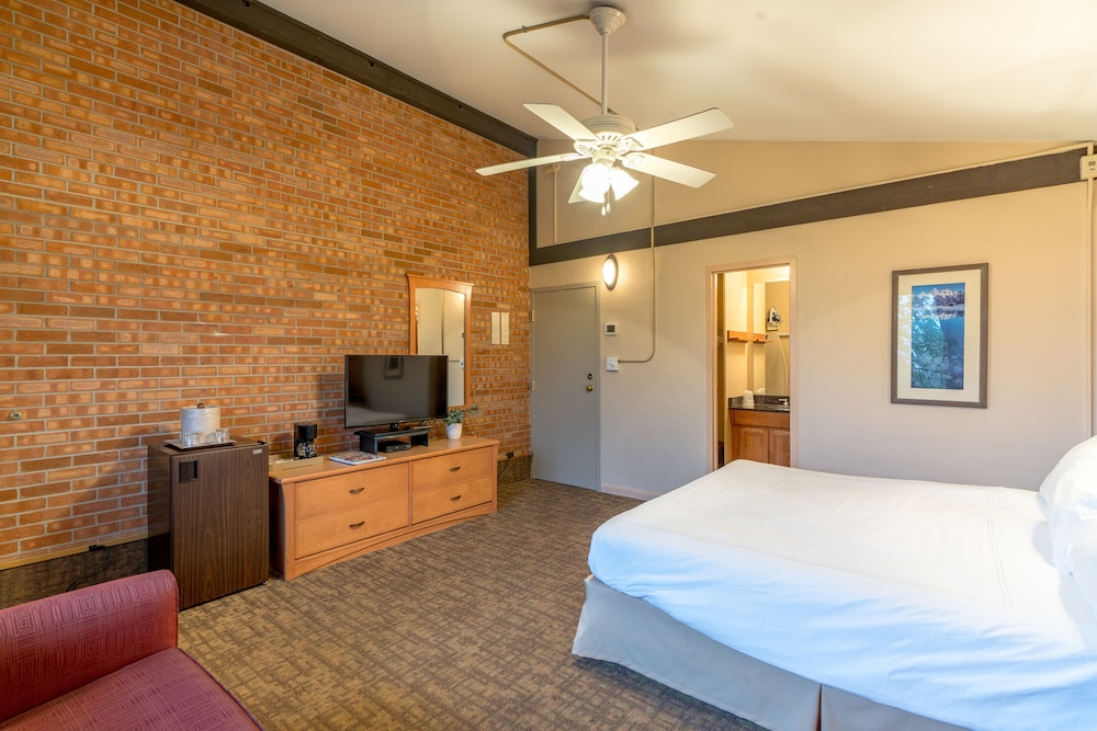 Deluxe Room, 1 King Bed - Photo 5