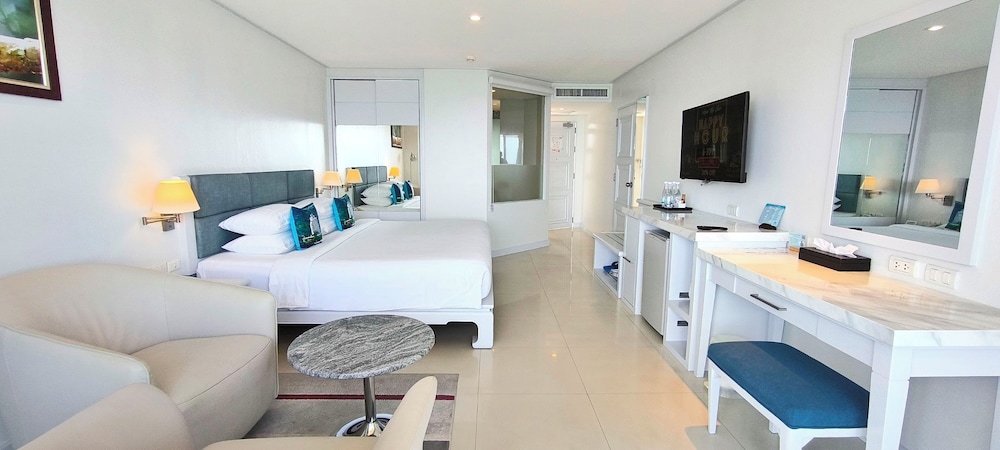 Deluxe Room, Sea View - Photo 2