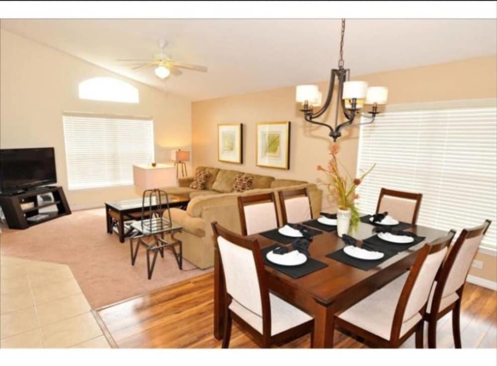 House (4 Bedrooms)