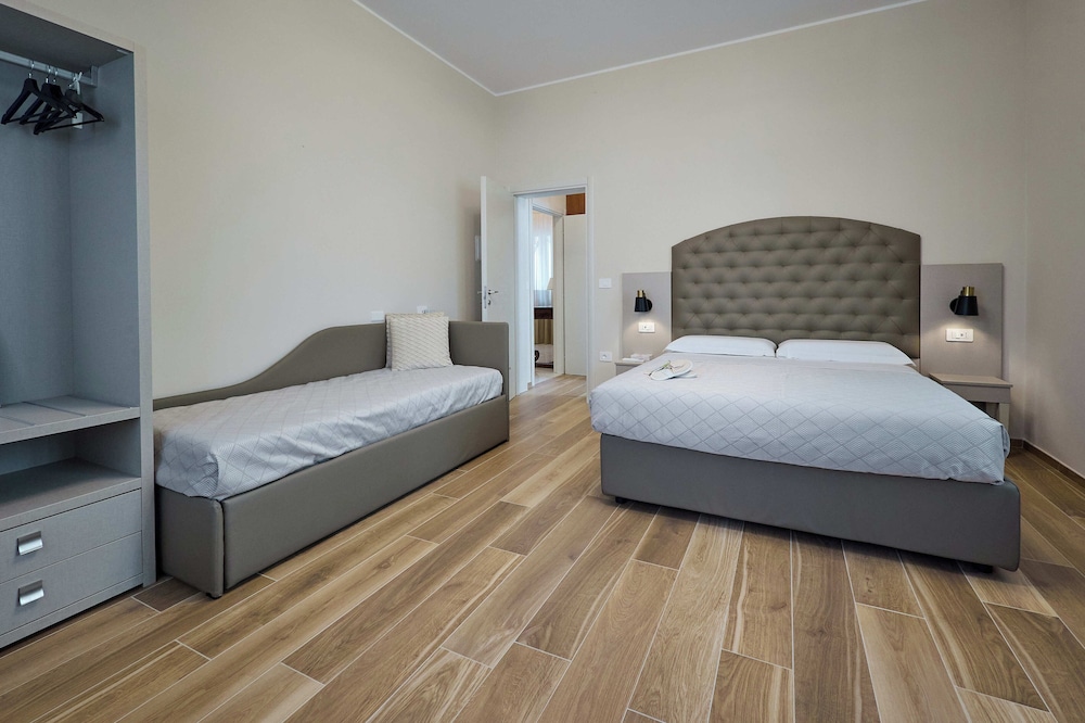 Deluxe Quadruple Room, Multiple Beds
