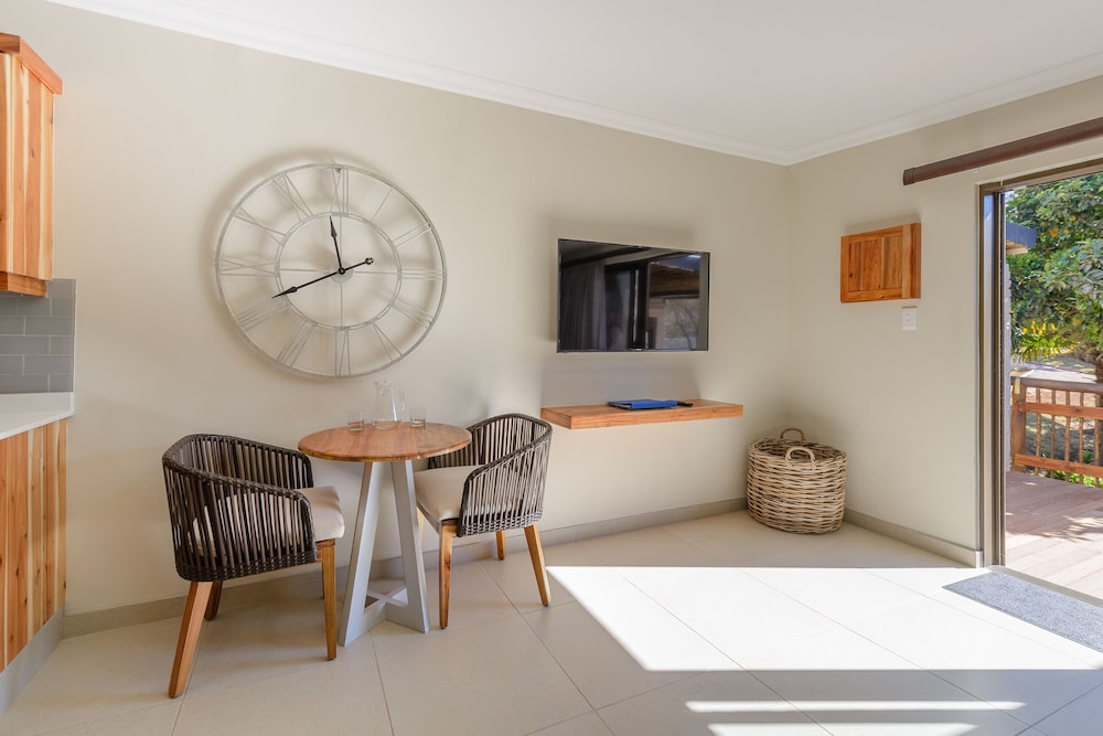 Luxury Studio with Patio Wheelchair Friendly photo 2