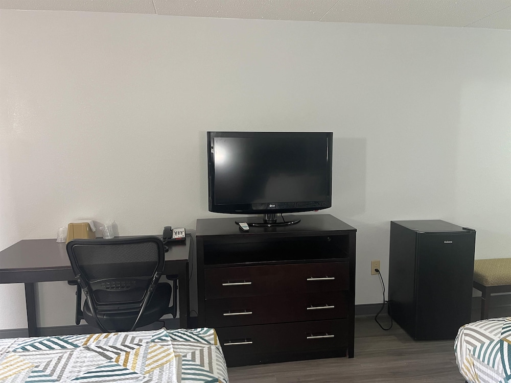 Deluxe Room, 2 Queen Beds, Non Smoking, Refrigerator & Microwave - Photo 3