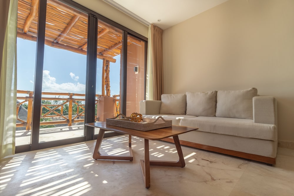 Belo Deluxe Suite King Bed - Adults Only