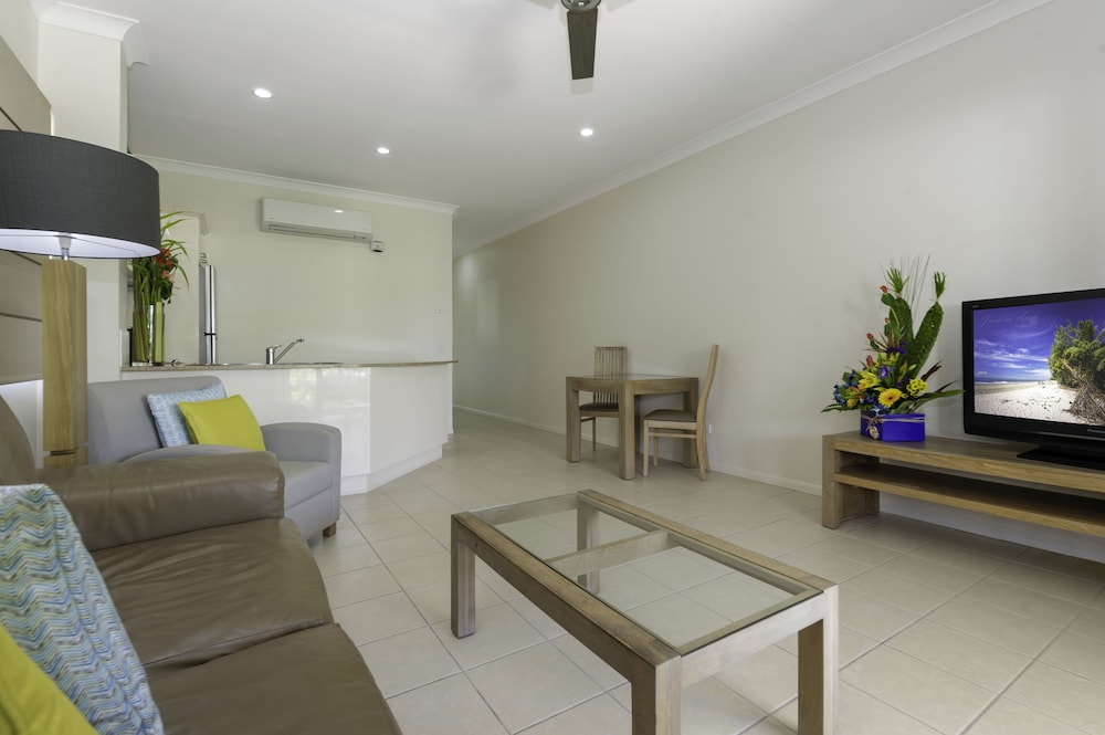 1 Bedroom Pool Entry - Photo 3