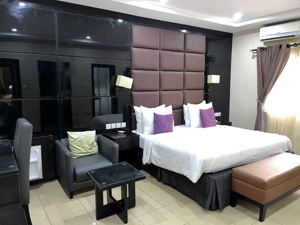 Superior Room, 1 Queen Bed, Non Smoking photo 2