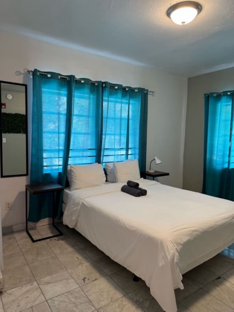 Super cool one bedroom in Sobe