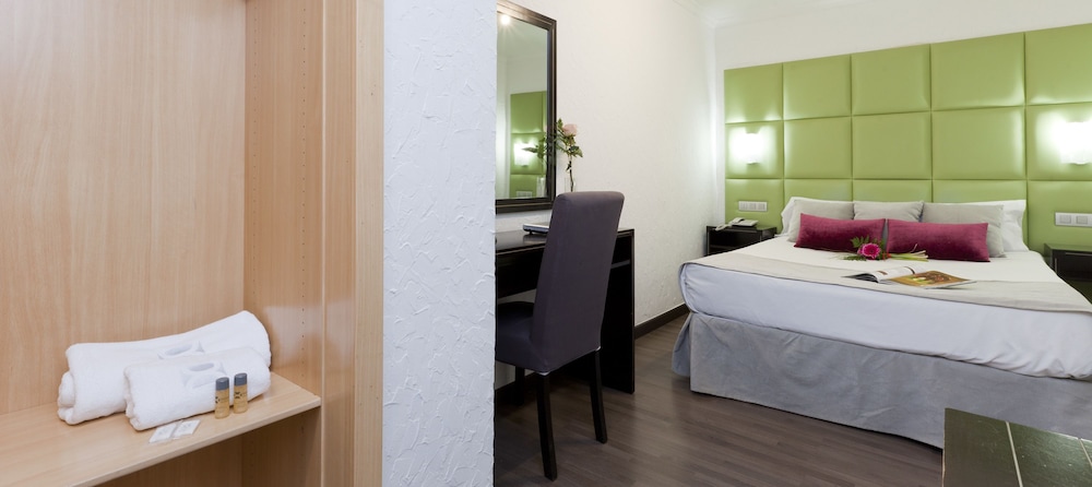 Standard Double or Twin Room - Photo 6