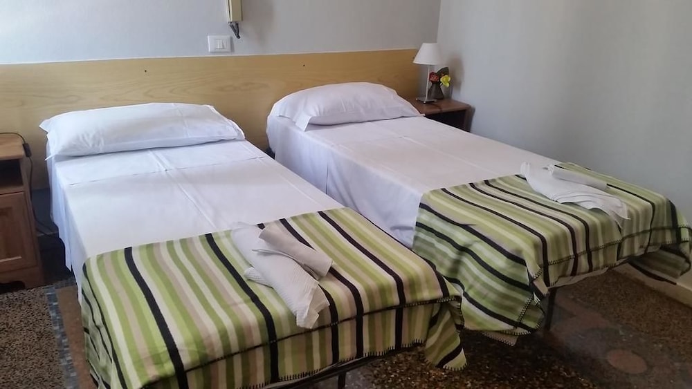 Room, 2 Twin Beds photo 2