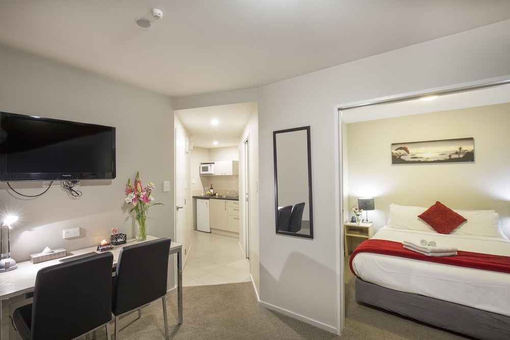 Family Room, 2 Bedrooms