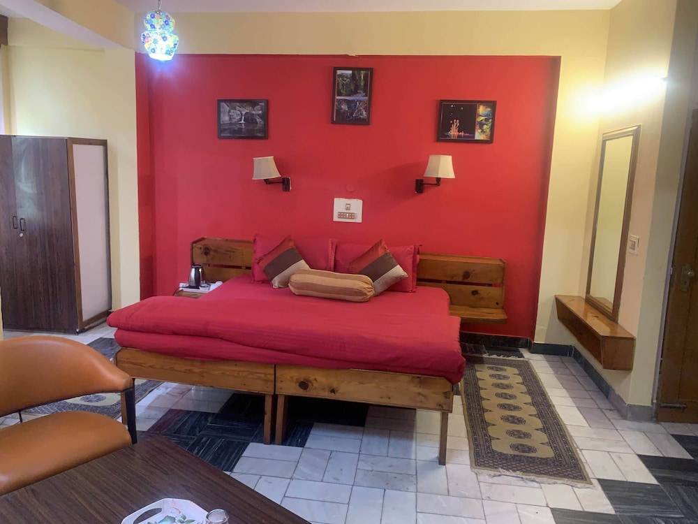 Deluxe Room, 1 Queen Bed photo 1