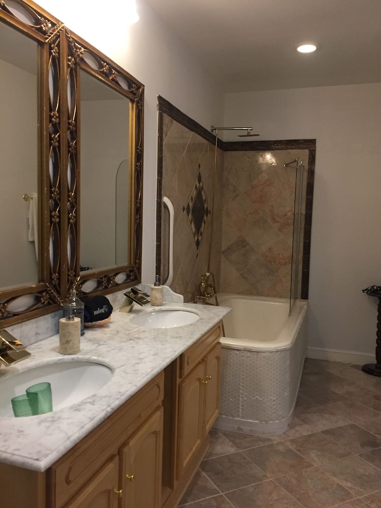 Luxury Suite, 1 King Bed (Renaissance) photo 3