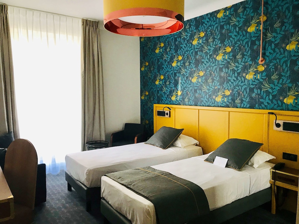 Superior Room, 1 King Bed, Non Smoking (Twin bed on request;with Sofabed) - Photo 3