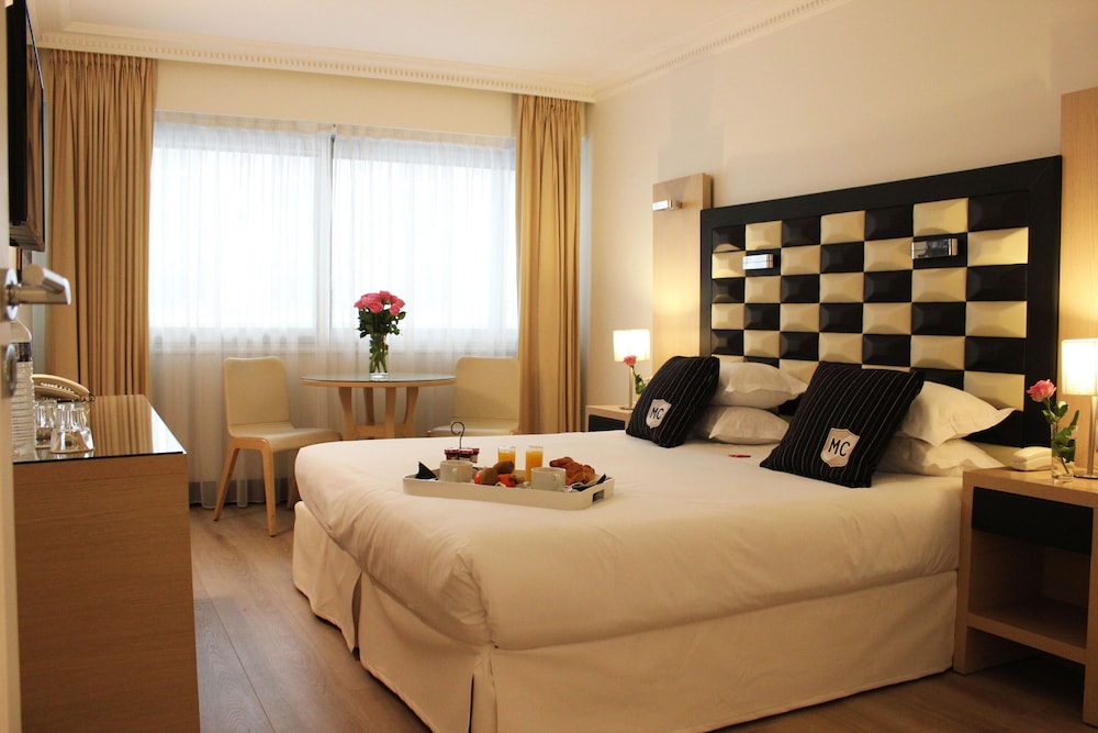 Comfort Room, City View