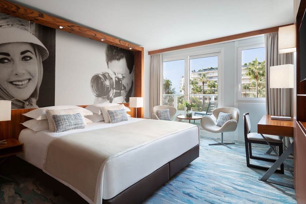 Deluxe Room, 1 King Bed - Photo 1