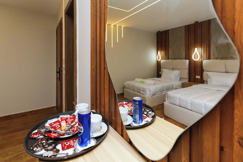 Deluxe Quadruple Room, Garden View photo 2