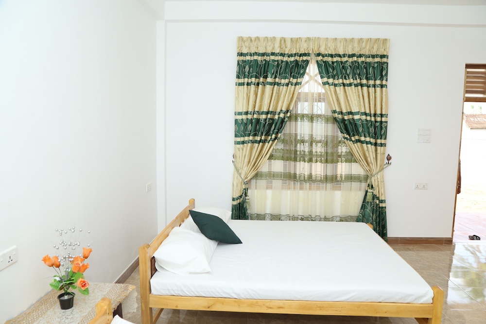 Deluxe Quadruple Room, 2 Queen Beds photo 3