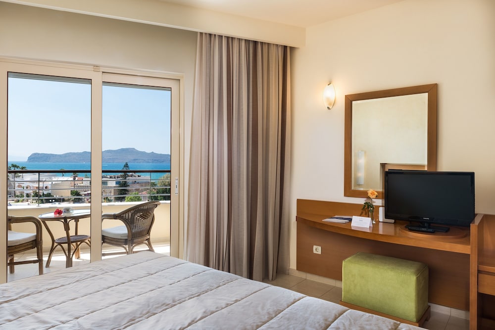 Sea View Room - Photo 5