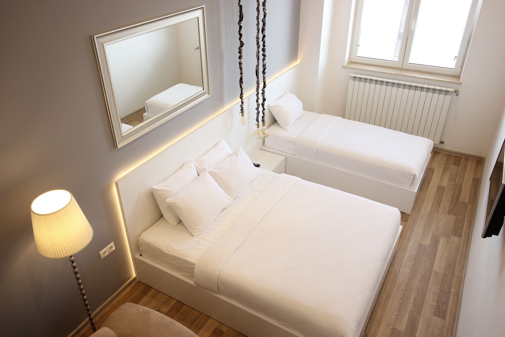 Deluxe Room, Multiple Beds, City View