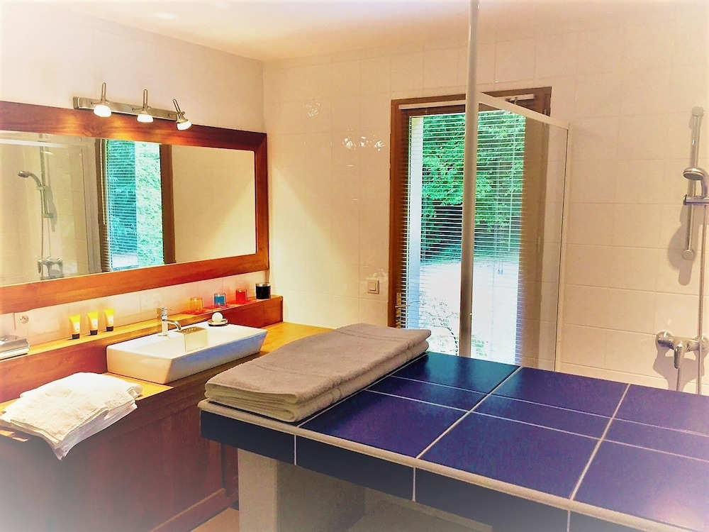 Comfort Quadruple Room, 1 Queen Bed with Sofa bed photo 3