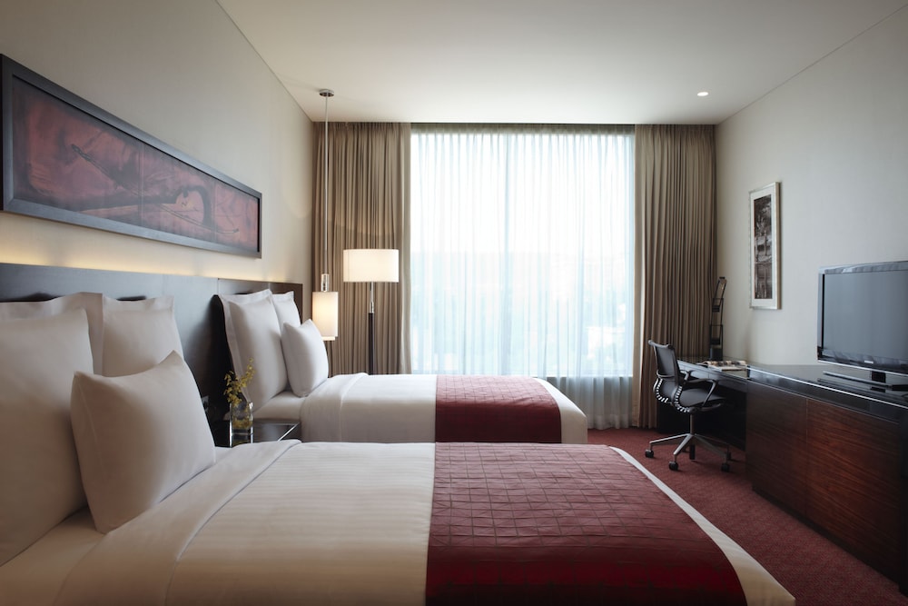 Room, 2 Queen Beds, Mountain View - Photo 5