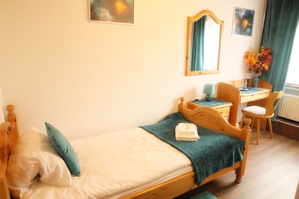 Standard Single Room, Ensuite photo 3