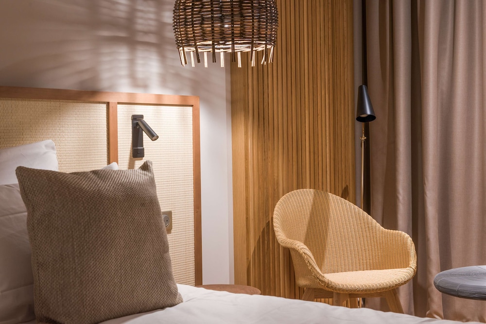 Superior Room, 2 Twin Beds, Balcony, Sea View - Photo 14