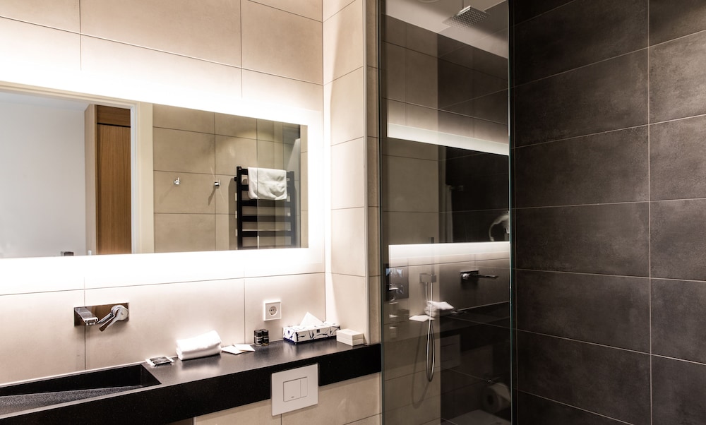 Standard Double or Twin Room - Photo 10