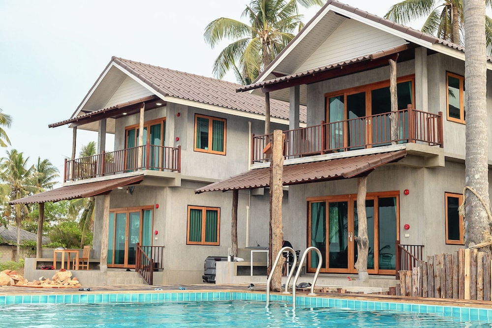 Signature Double Room, Beach View photo 3