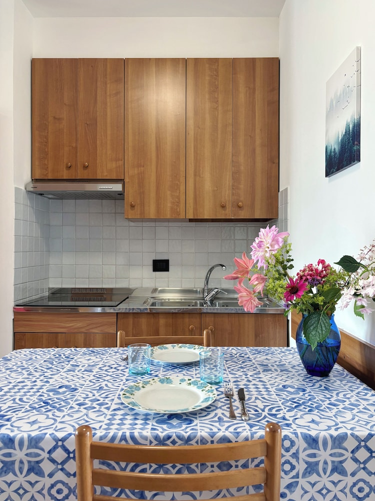 Triple Room, Kitchen, City View photo 2