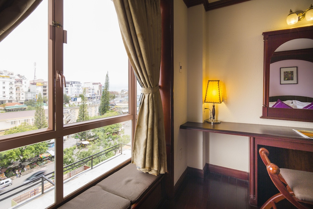 Deluxe Twin Room, City View - Photo 6