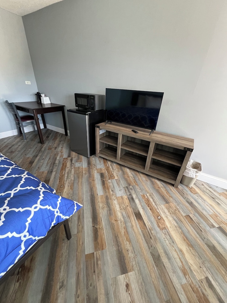 Family Room photo 3