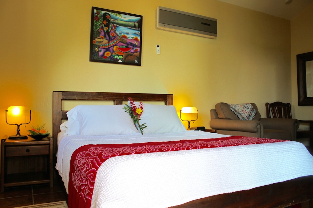 Bungalow with Ocean View (2 Adults) photo 1