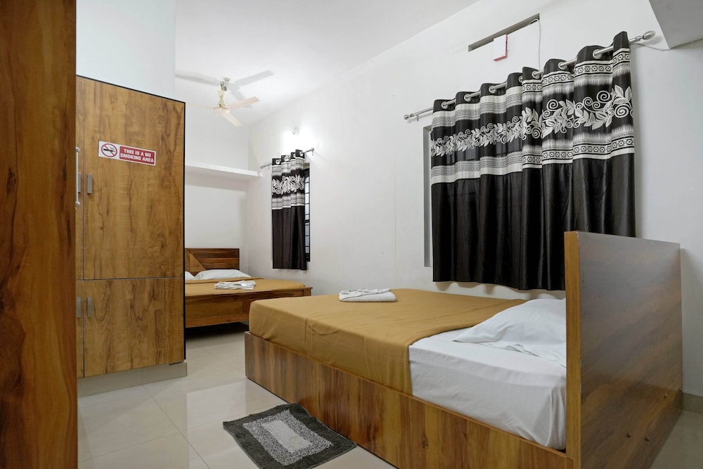 Deluxe Quadruple Room, City View