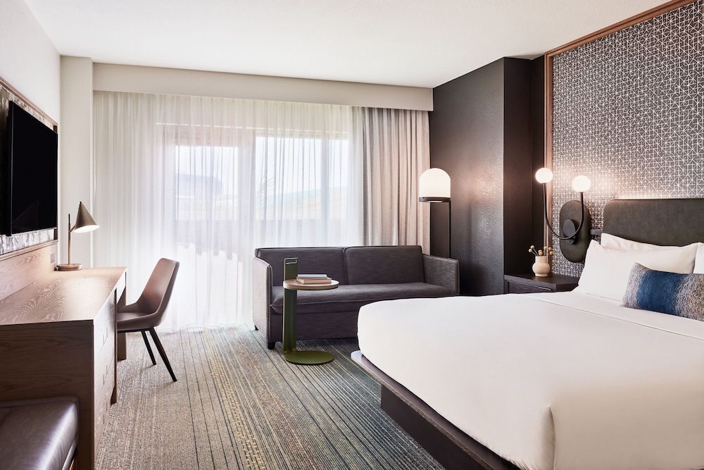 Room, 1 King Bed (Hearing Accessible) - Photo 1