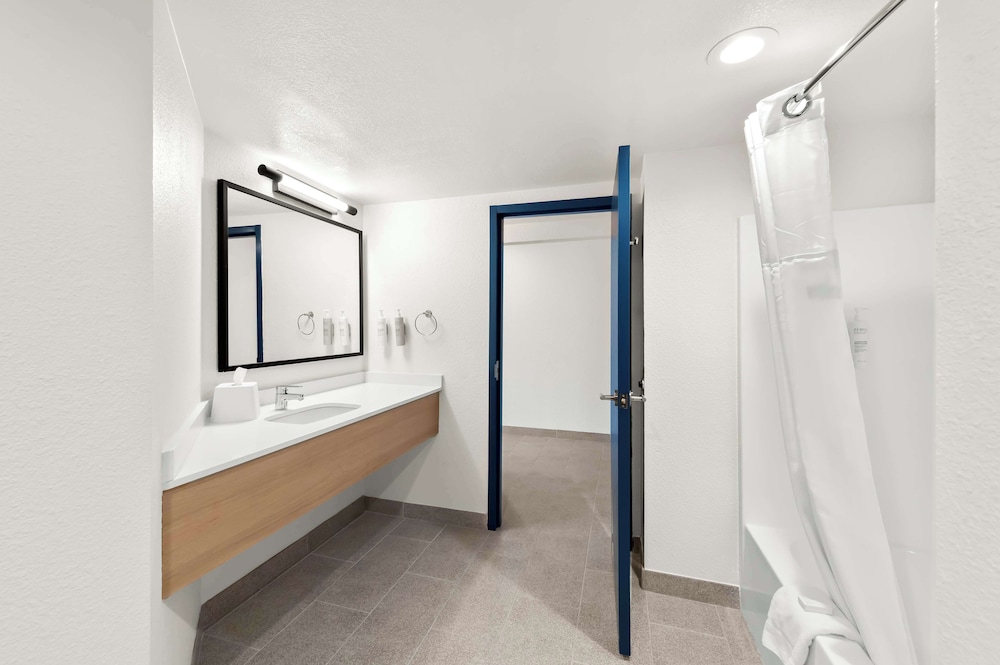 Studio Suite, 1 King Bed photo 3