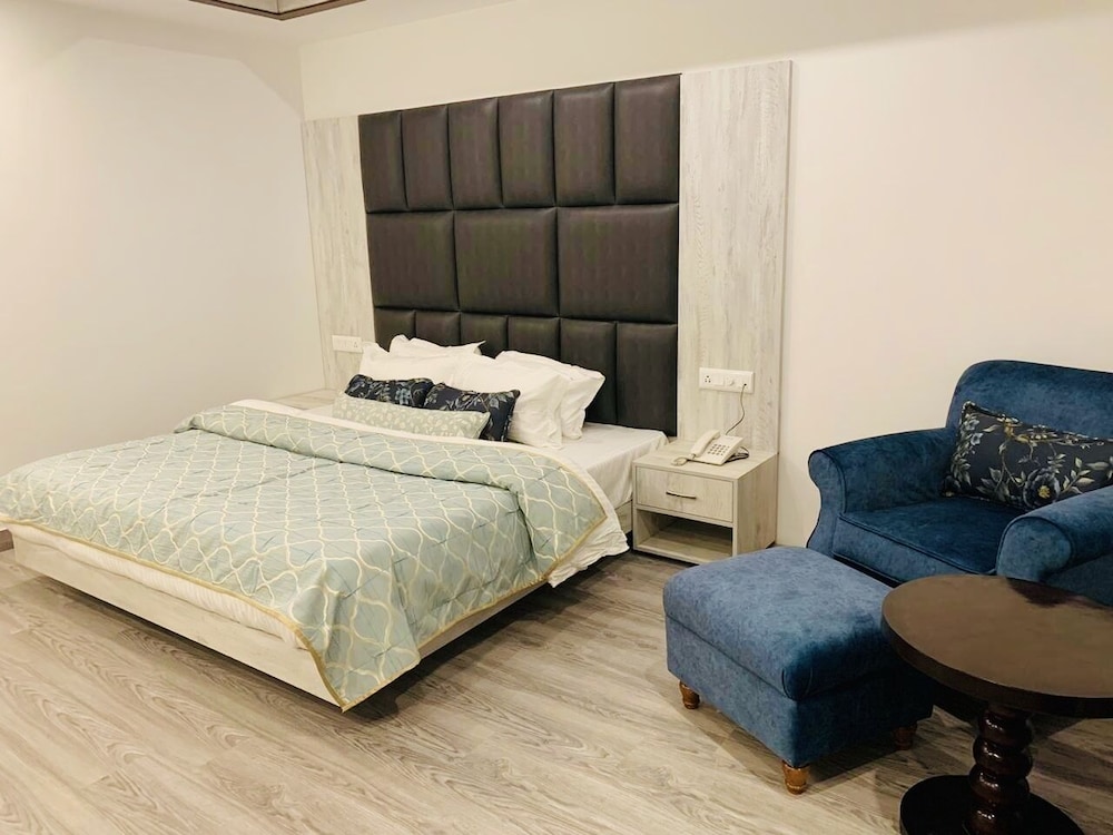Executive Room - Photo 6